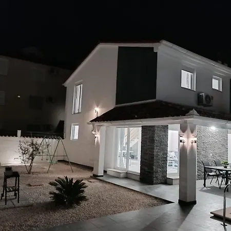 Sarah Prázdninový dům *