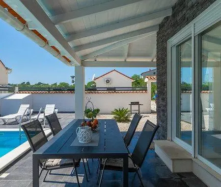 Sarah Holiday home *